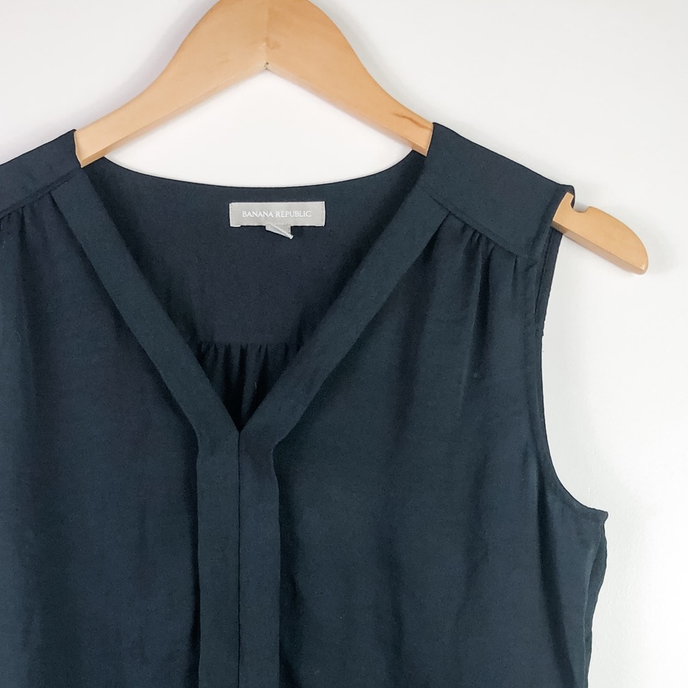 BANANA REPUBLIC • Pleated Black Tank